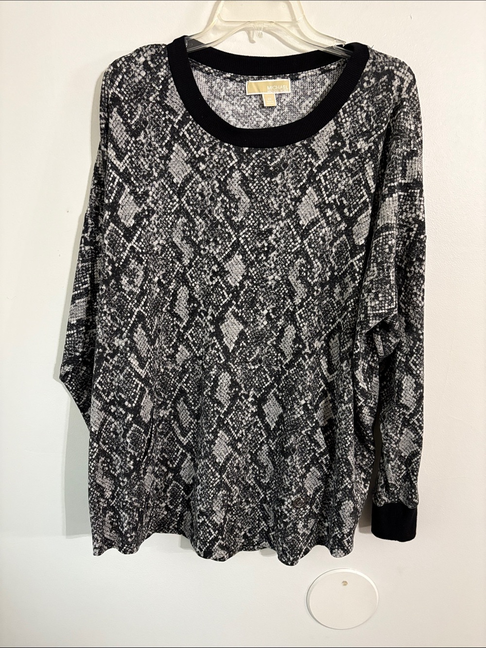 Michael Kors Black & Gray Snake-Print Crewneck kangaroo pocket Blouse size 2X